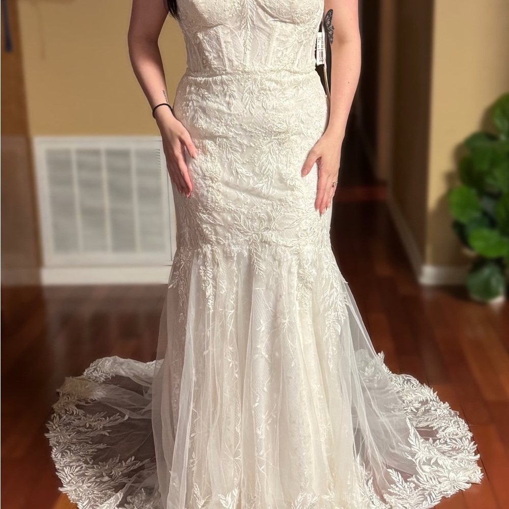 David's Bridal Ivory Lace Wedding Dress